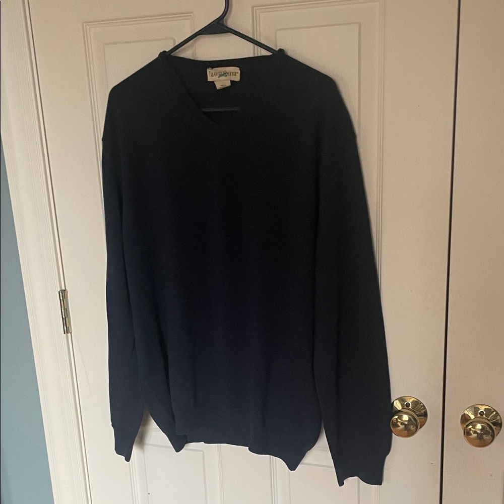 TravelSmith Men's deep Blue  100% Marino wool V-Neck Sweater size extra large